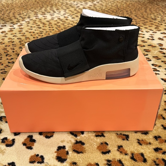 Nike Air / Fear of God Moc - Picture 7 of 10